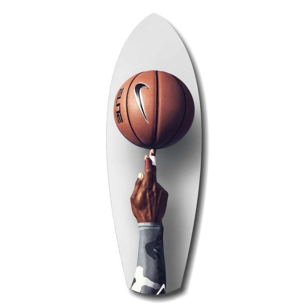 Parmakta Dönen Basketbol Topu Cam Tablo.