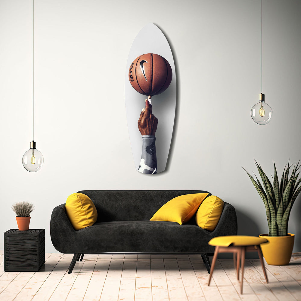 Parmakta Dönen Basketbol Topu Cam Tablo.