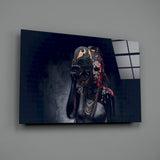 Maskenin Arkasında Cam Tablo