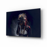 Maskenin Arkasında Cam Tablo