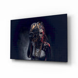 Maskenin Arkasında Cam Tablo