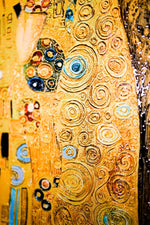 Gustav Klimt Öpücük — 3D Kabartmalı Premium Duvar Sanatı
