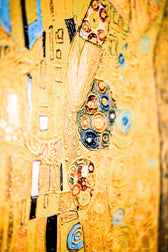 Gustav Klimt Öpücük — 3D Kabartmalı Premium Duvar Sanatı