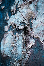Sapphire Metallic Atlas — 3D Kabartmalı Premium Duvar Sanatı