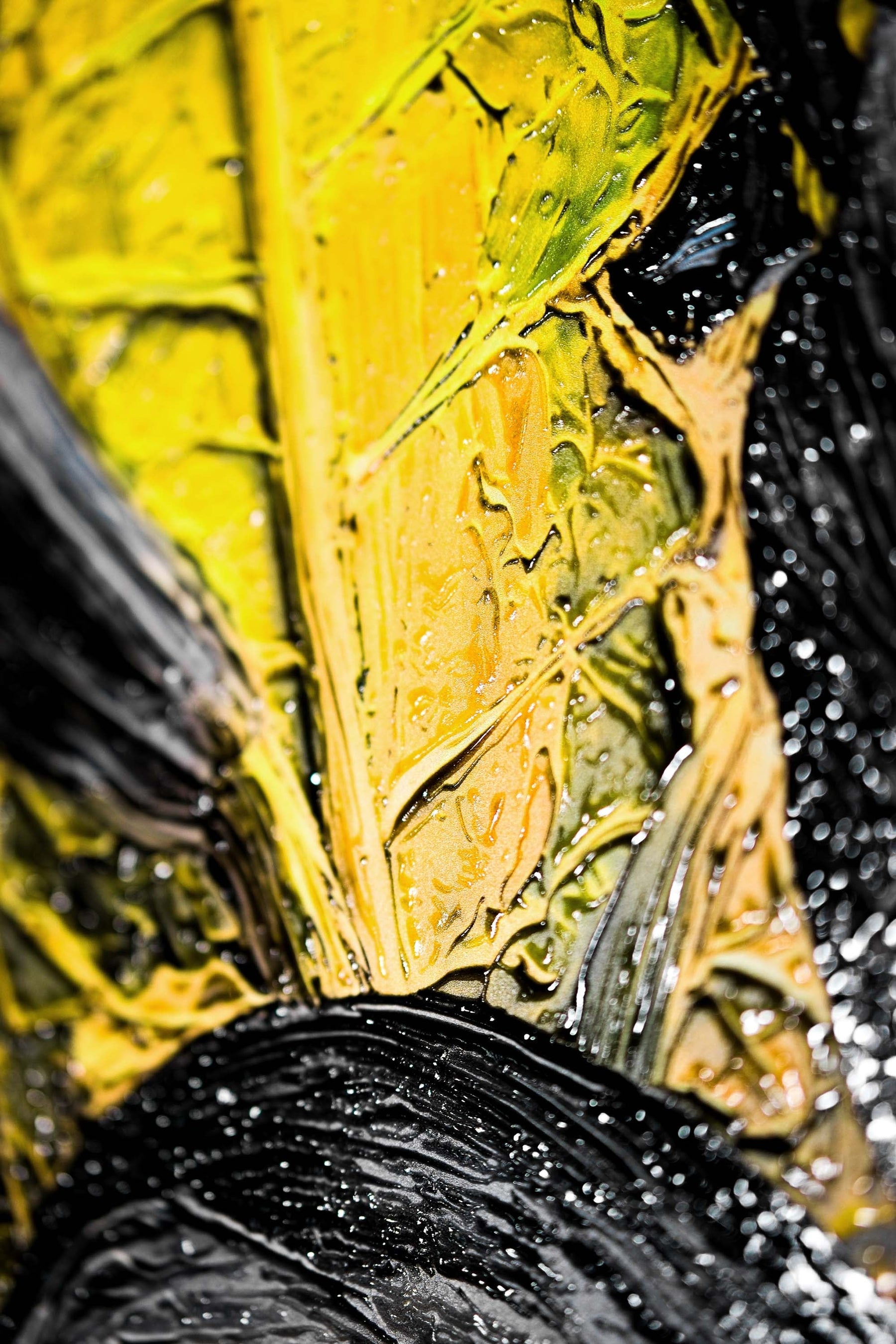 Siyah Zambaklar ve Altın Gölgeler — 3D Kabartmalı Premium Duvar Sanatı