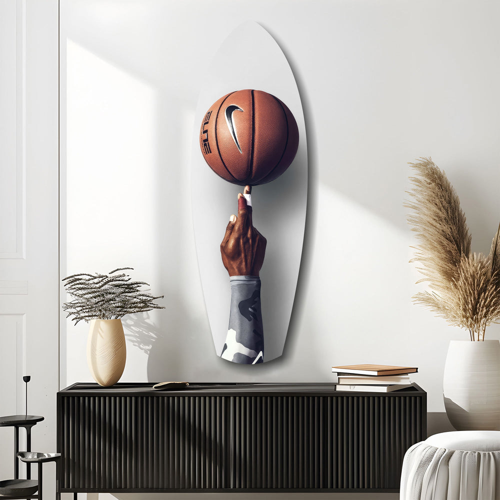 Parmakta Dönen Basketbol Topu Cam Tablo.