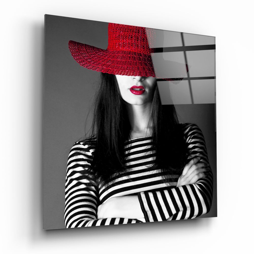 Kırmızı Şapkalı Kadın Cam Tablo | Insigne Art | Üstün Kalite